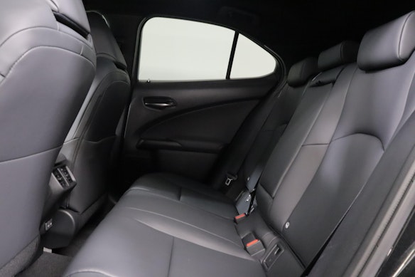 LEXUS UX 250h F-Line 3
