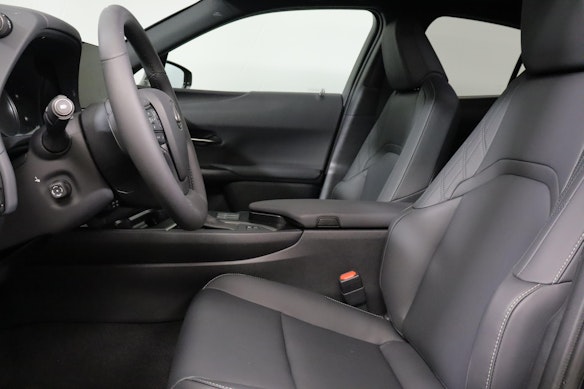 LEXUS UX 250h F-Line 2
