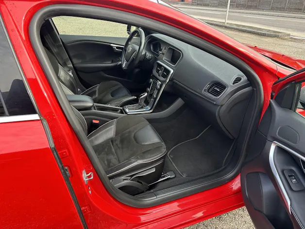 Volvo V40 2.0 D4 Kinetic R-Design S/S