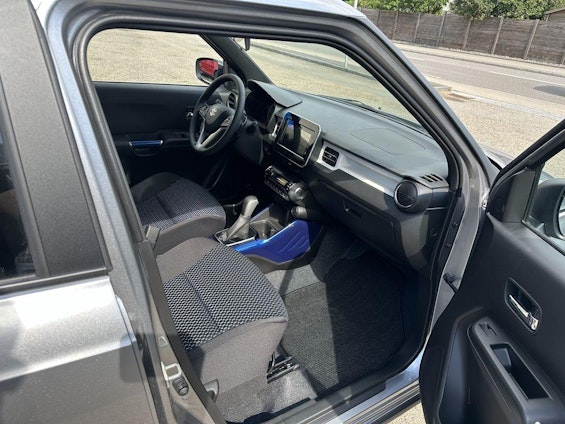 Vehicle image 9