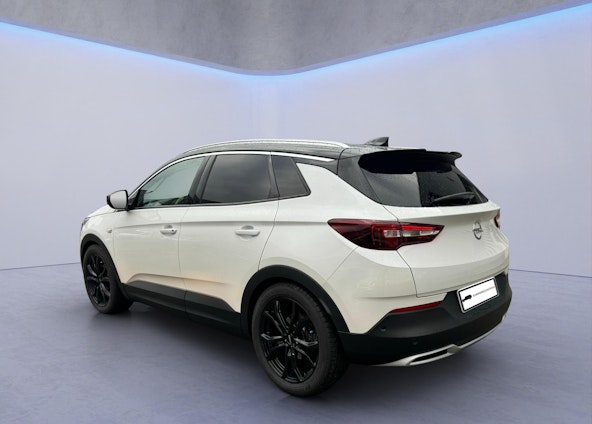 Vehicle image 4 Vehicle image 4