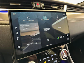 immagine del veicolo JAGUAR F-Pace 2.0 P400e R-Dynamic SE 90th Anniversary Ed. AWD