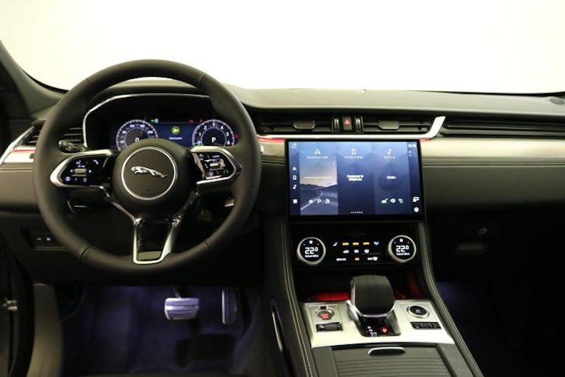 Vehicle image JAGUAR F-PACE