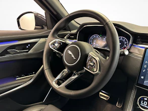 https://vehicle.imgix.net/3749076/e097a3a4-233c-4be3-afbc-ba2683ecf867.jpg