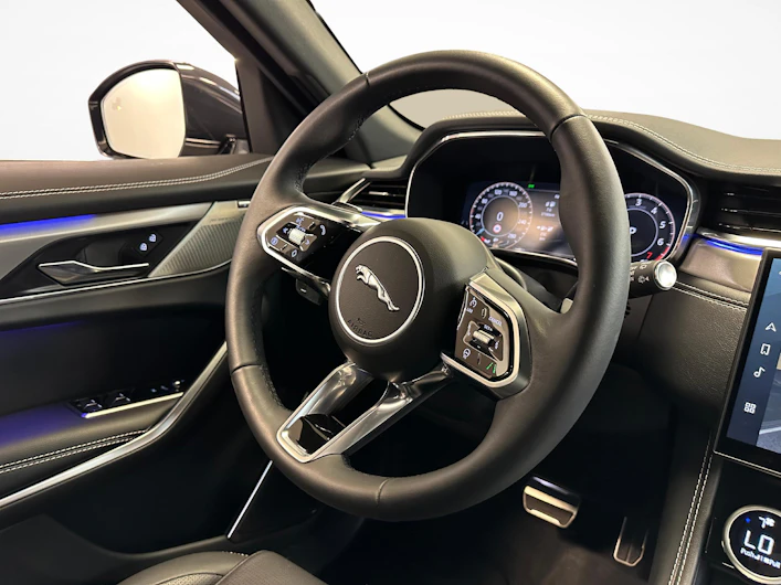 immagine del veicolo JAGUAR F-PACE