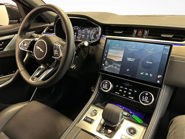 immagine del veicolo JAGUAR F-PACE