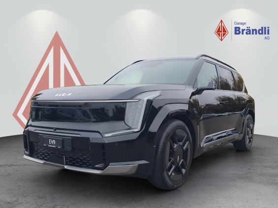 First vehicle image
