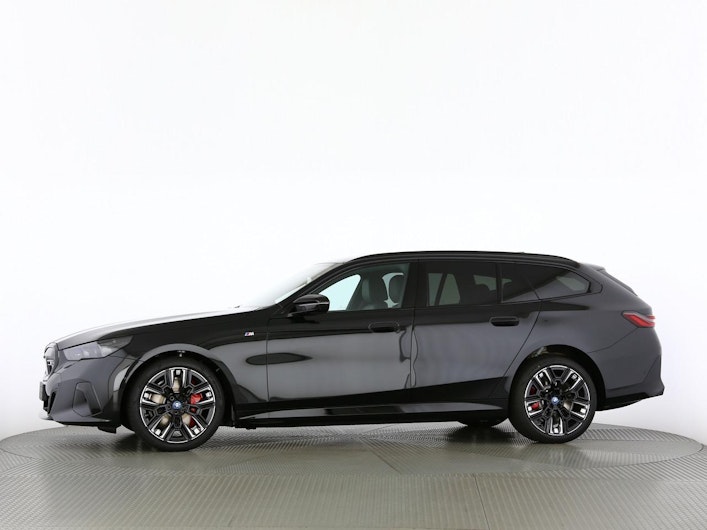 Vehicle image BMW i5