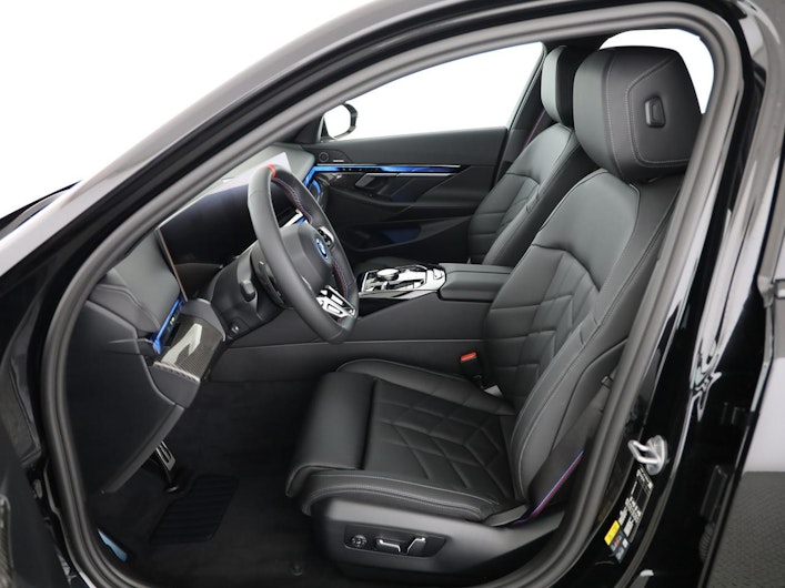 Vehicle image BMW i5