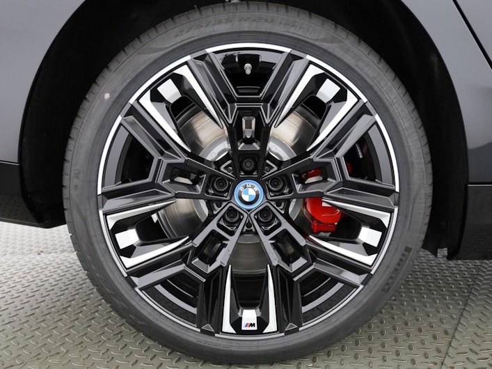 Vehicle image BMW i5