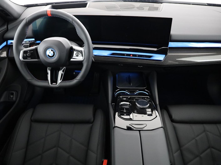 Vehicle image BMW i5