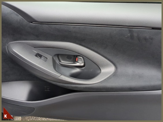 Vehicle image 16 Vehicle image 16