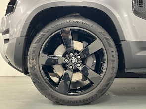 Vehicle image LAND ROVER Defender 110 3.0 I6 SE