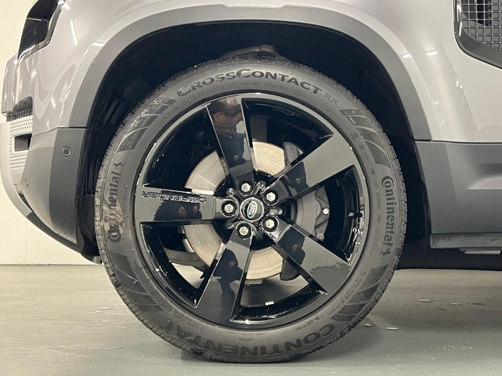 Vehicle image LAND ROVER DEFENDER