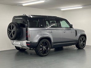 Vehicle image LAND ROVER Defender 110 3.0 I6 SE