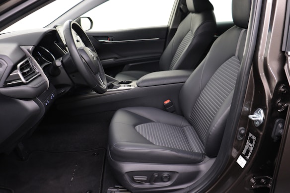 TOYOTA Camry 2.5 HSD Business 2