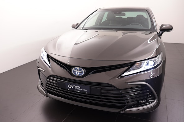 First vehicle image