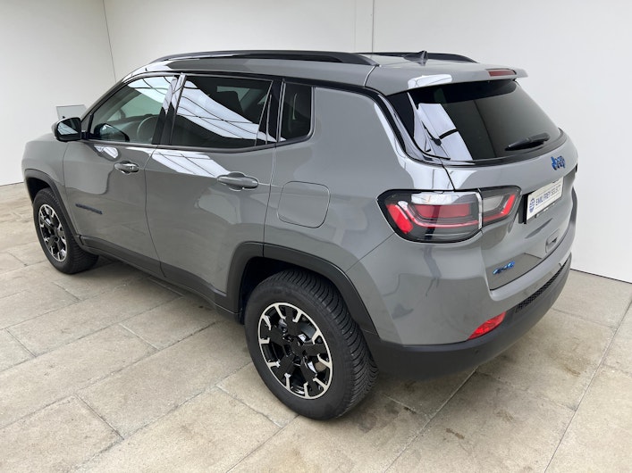 Vehicle image JEEP COMPASS