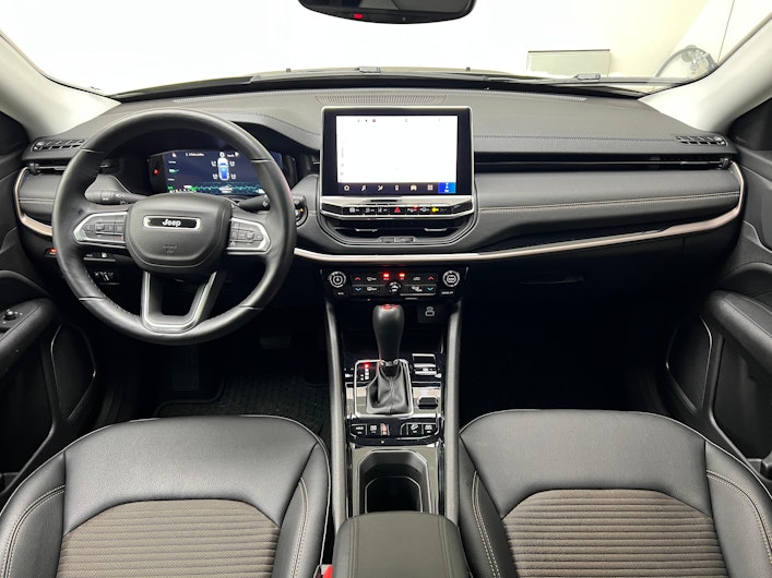 Vehicle image JEEP COMPASS