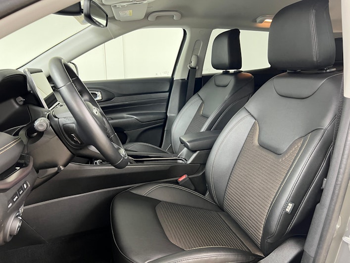 Vehicle image JEEP COMPASS