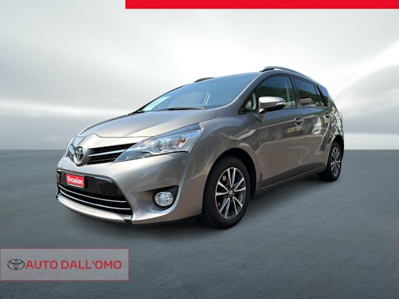 First vehicle image