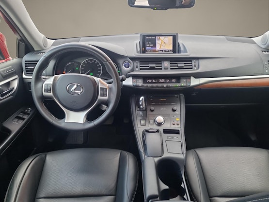 Vehicle image 10