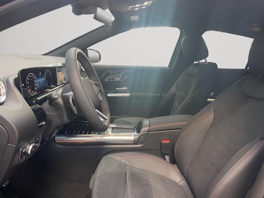 MERCEDES-BENZ GLA 200 Night Star AMG Line 3