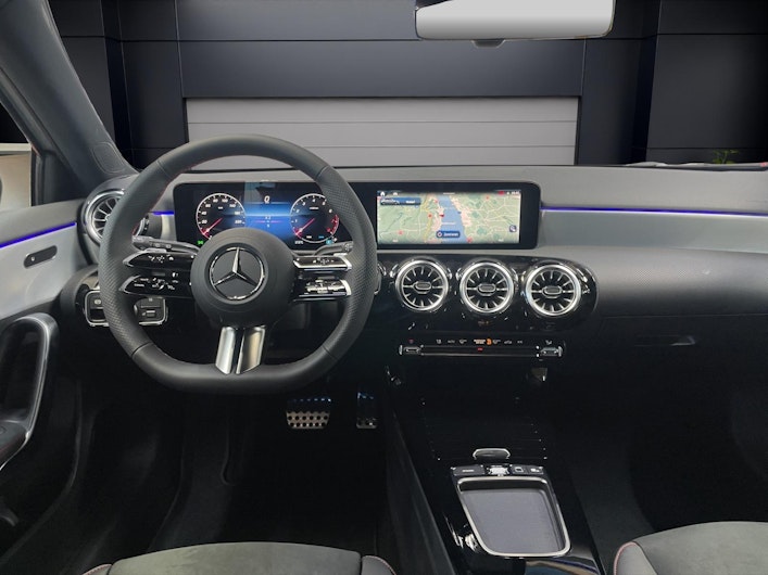 Vehicle image MERCEDES-BENZ A 200