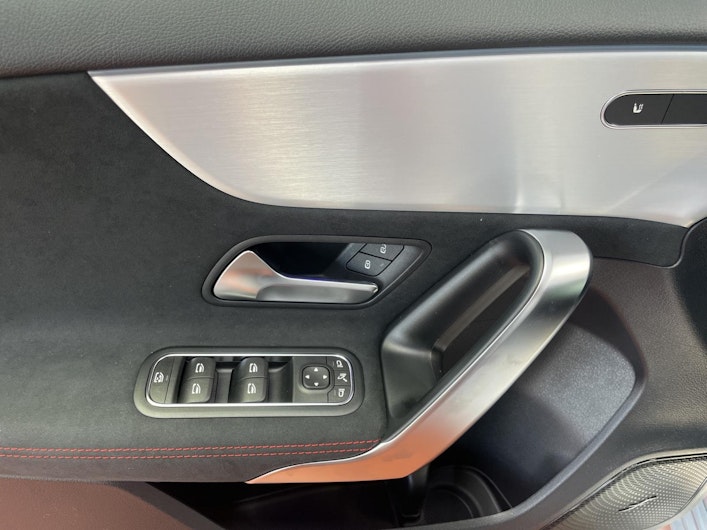 Vehicle image MERCEDES-BENZ A 200