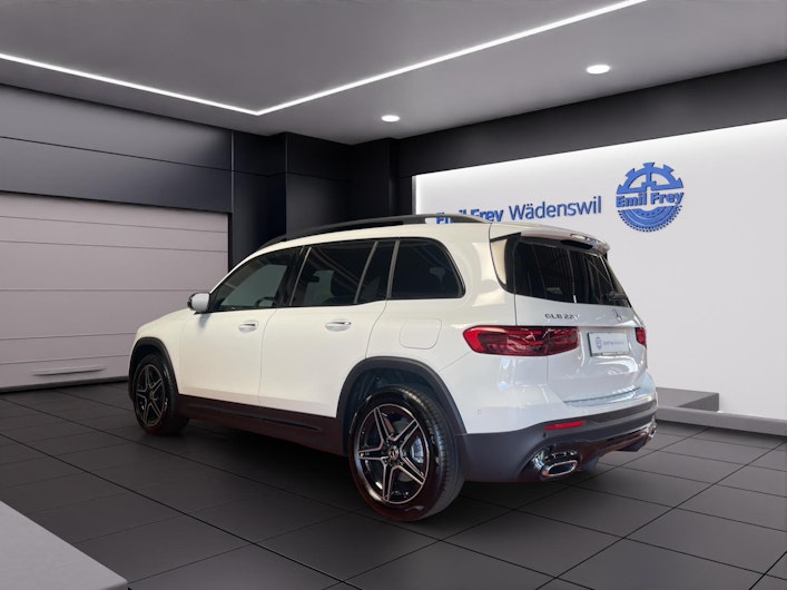 Vehicle image MERCEDES-BENZ GLB 220