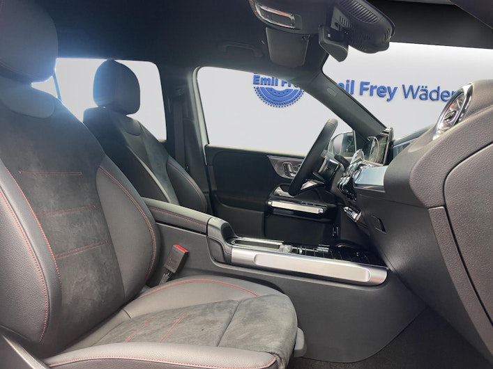 Vehicle image MERCEDES-BENZ GLB 220