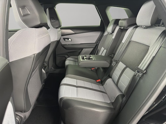 Vehicle image 4 Vehicle image 4