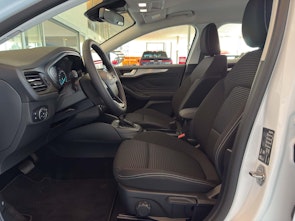 Vehicle image FORD Focus Station Wagon 1.0i EcoB Hybrid 155 Titanium