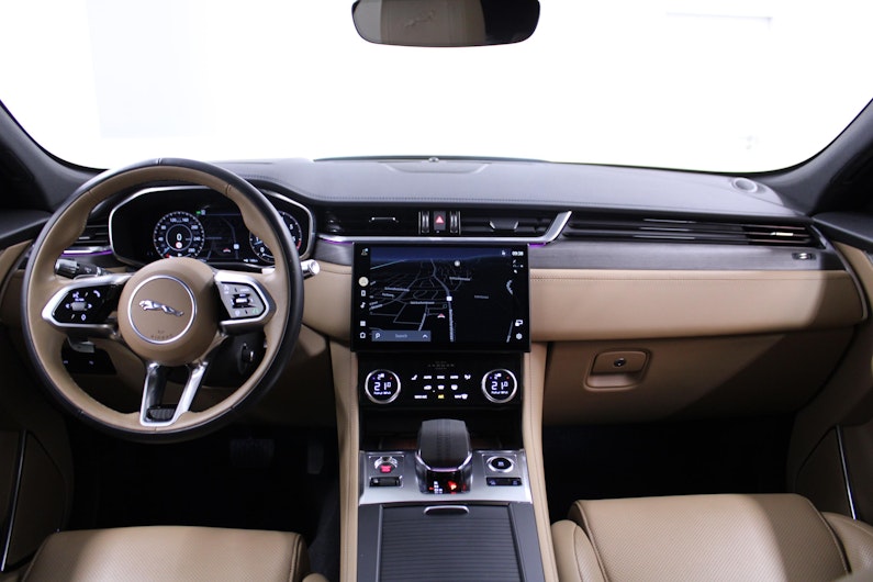 Vehicle image JAGUAR F-PACE