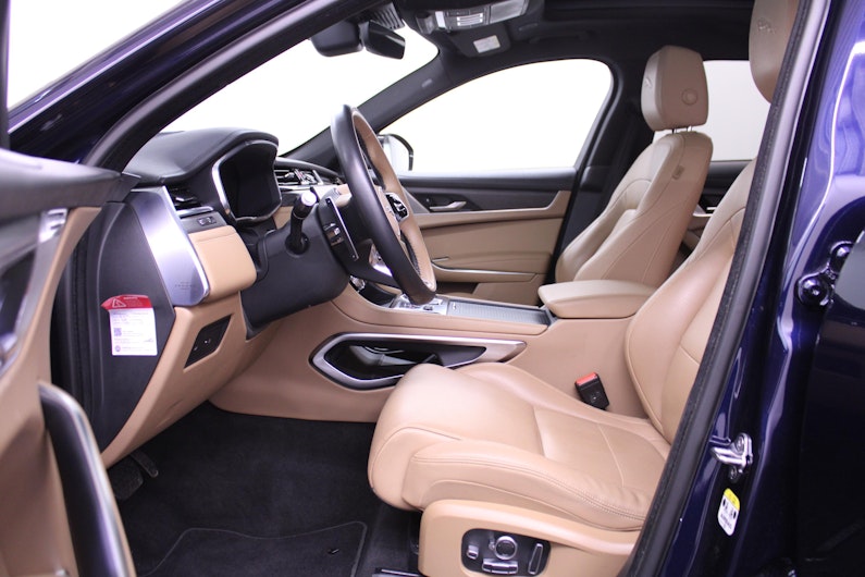 Vehicle image JAGUAR F-PACE