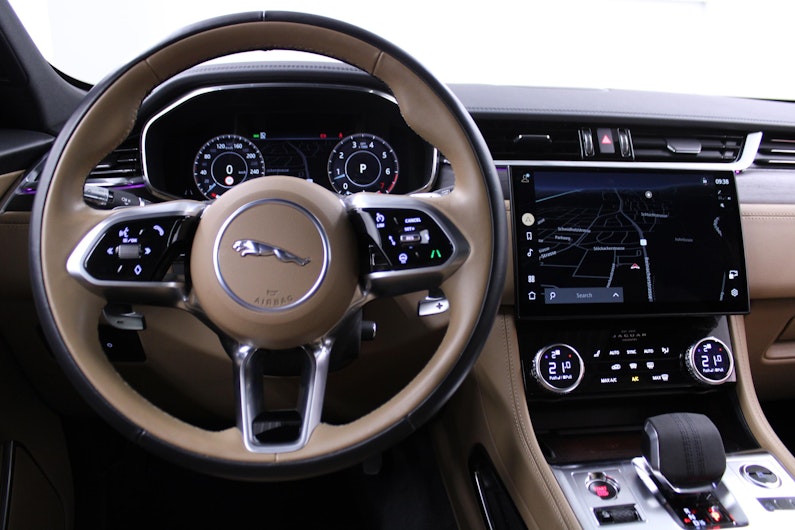 Vehicle image JAGUAR F-PACE