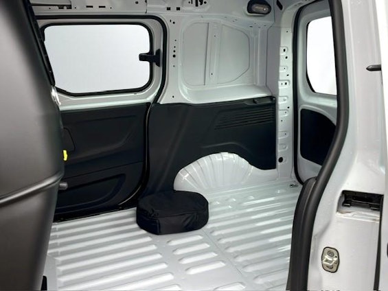 Vehicle image 7 Vehicle image 7