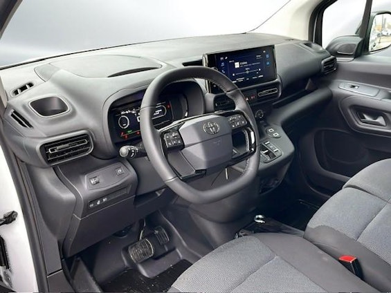 Vehicle image 4 Vehicle image 4