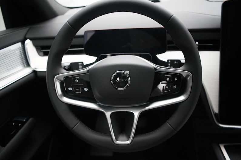 Vehicle image VOLVO EX 90