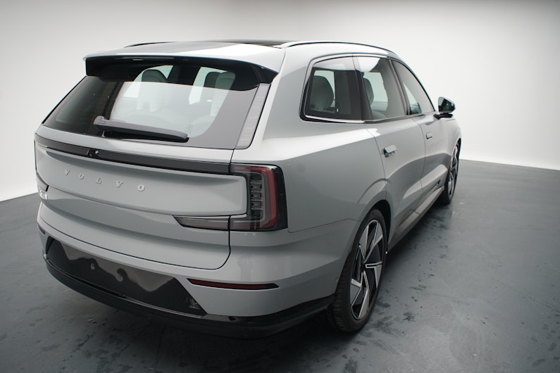 Vehicle image VOLVO EX 90