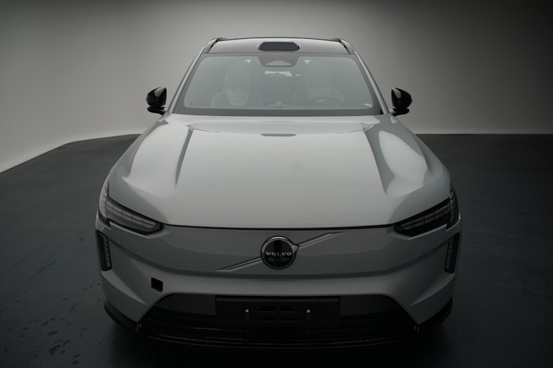 Vehicle image VOLVO EX 90