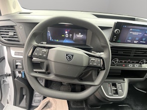 Vehicle image PEUGEOT e-Expert Kaw. Long 75 kWh