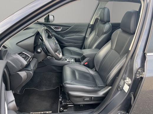 SUBARU Forester Station 2.0i e-Boxer Luxury 1