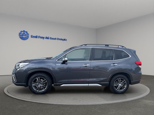 SUBARU Forester Station 2.0i e-Boxer Luxury 2
