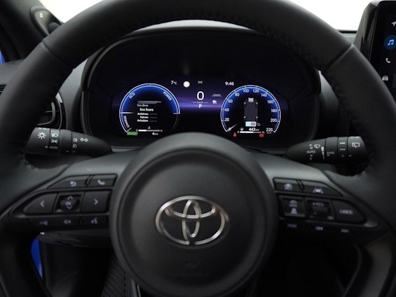 Vehicle image 11