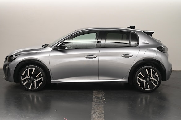 PEUGEOT 208 1.2 Hybrid 136 GT 2