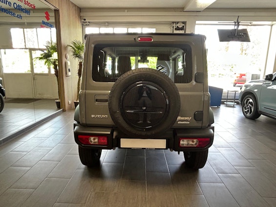 Vehicle image 5