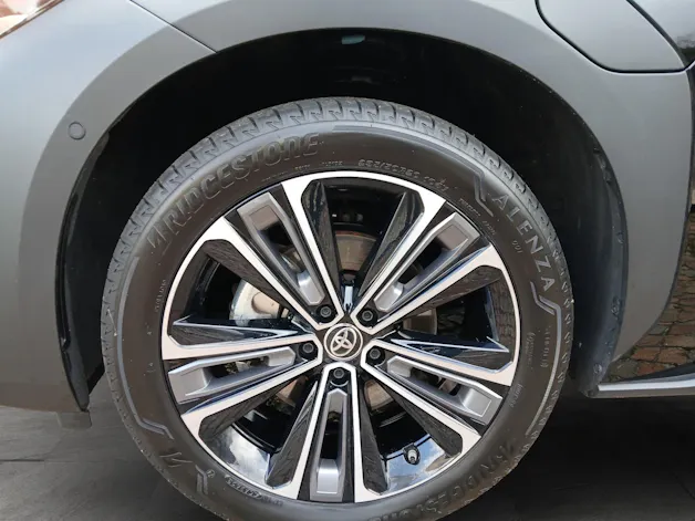 Toyota 11 kW Premium AWD