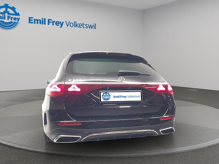 Vehicle image MERCEDES-BENZ E 220