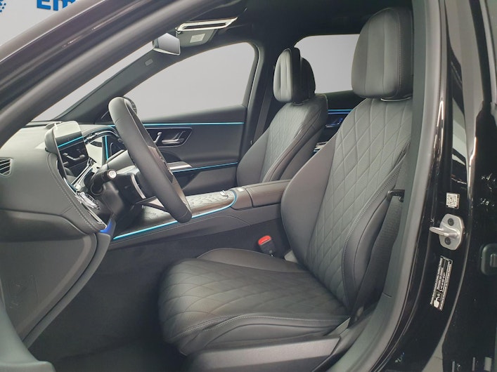 Vehicle image MERCEDES-BENZ E 220